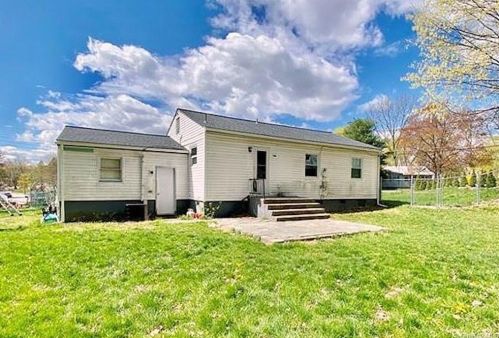 36 Van Wyck Dr, Poughkeepsie NY  12601-1534 exterior