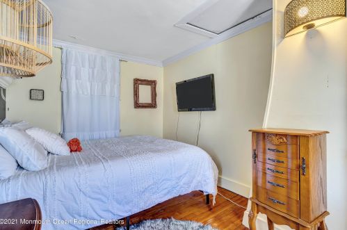 914 Central Ave, Tinton Falls NJ  07712-5735 exterior