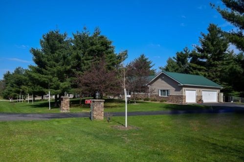 930 Glen Ln, Wisconsin Dells, WI 53965-8574