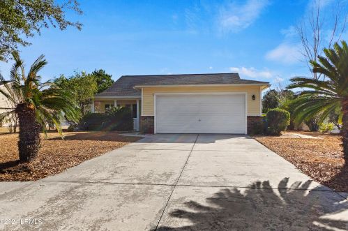 4 Lakeside Dr, Bluffton SC  29910-8015 exterior