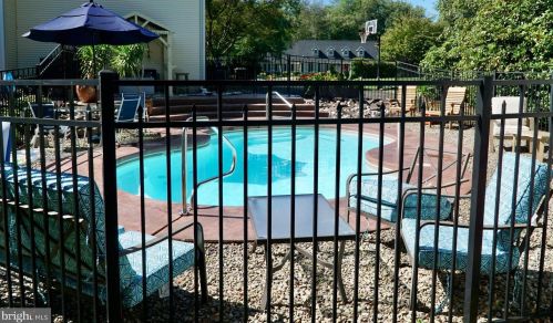 32 Sunrise Ct, Southampton PA 18966-1981 exterior