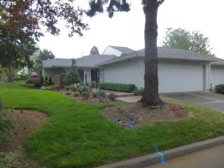 8255 Fairway Dr, Wilsonville, OR 97070-9419