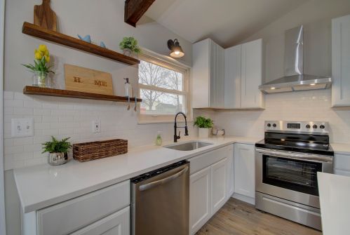 2642 Valley Trails Dr, Covington KY  41017-1049 exterior