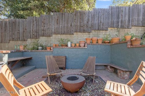 1268 Black Canyon Rd, Simi Valley CA 93063-4609 exterior