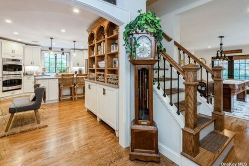 40 Pond Pl, Babylon, NY 11702-1420