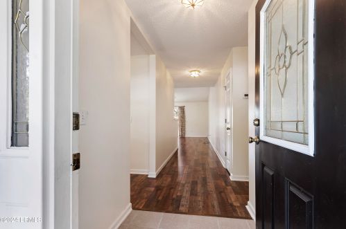 4 Lakeside Dr, Bluffton SC  29910-8015 exterior