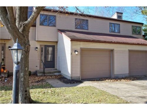3 Greenwood Dr, Doylestown, OH 44230-9787