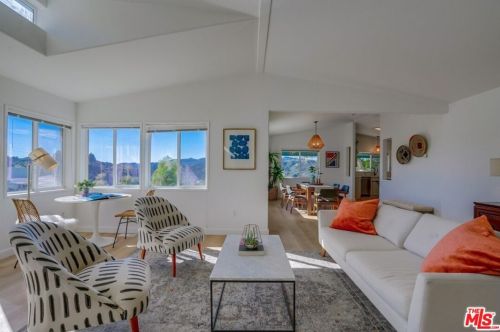 133 Pueblo Ln, Topanga, CA 90290-4462