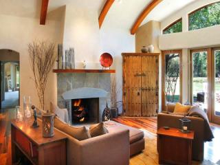 325 Hoff Rd, Santa Rosa, CA 95409-6533