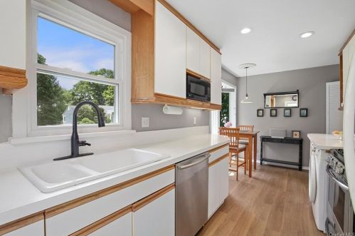 5 Augusta Pl, White Plains NY  10603-1901 exterior