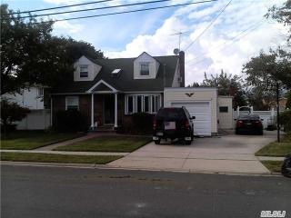 126 Granada Ave, North Lindenhurst, NY 11757-6527