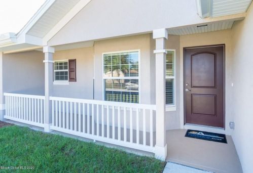 1071 Persian Ln, Sebastian, FL 32958-5409