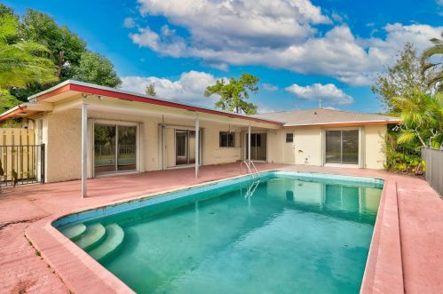 4457 Hickory Dr, West Palm Beach, FL 33418-3907
