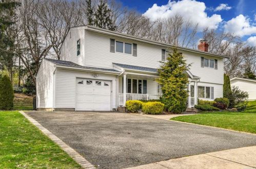 38 Fuller St, Huntington Station, NY 11746-6657