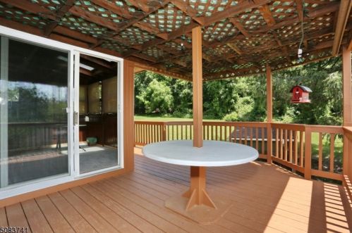 566 Stonetown Rd, Skyline Lakes NJ  07456-1311 exterior