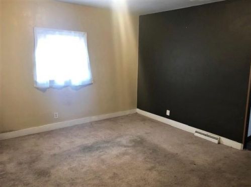 1921 Ridge Ave, New Kensington PA  15068-4041 exterior