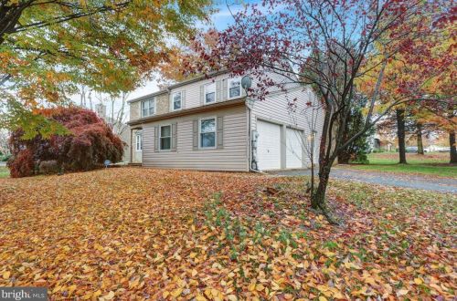 500 Walnut Tree Dr, Blandon, PA 19510-9626