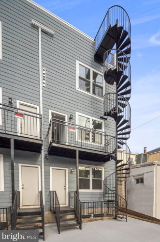 1111 Holbrook Ter, Washington DC 20002-2704 exterior