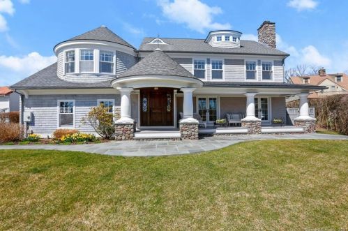 424 Ocean Dr, Stamford, CT 06902-8241