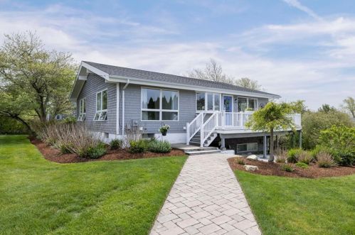 39 Willow Ave, South Kingstown, RI 02882-6310