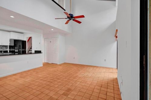 7692 Oakmont Cir, Hialeah FL  33015-2046 exterior