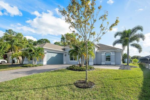 364 Saginaw Ave, Fort Pierce FL  34953-5988 exterior