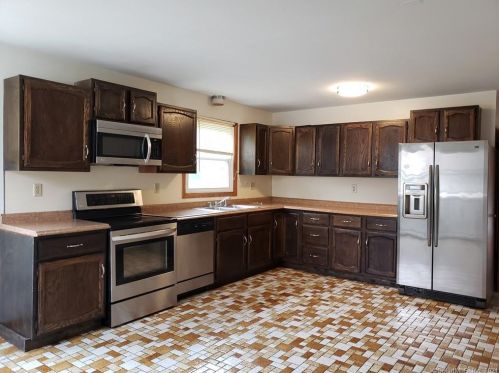 12 Hilltop Ave, Waterbury CT  06708-4709 exterior