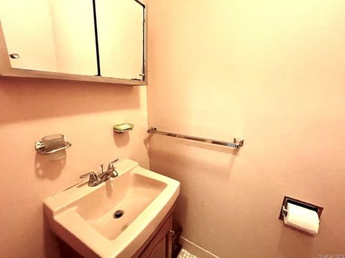 23 Kenyon Pl, Mount Vernon NY  10552-3018 exterior