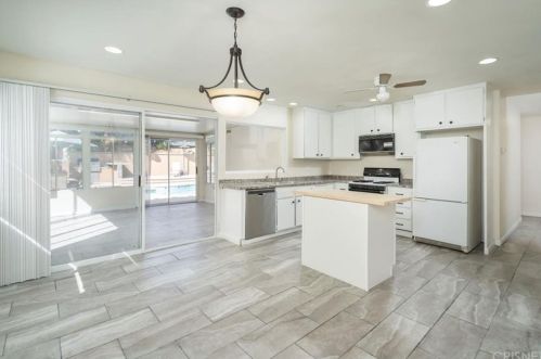 22927 Sycamore Creek Dr, Santa Clarita, CA 91354-2050