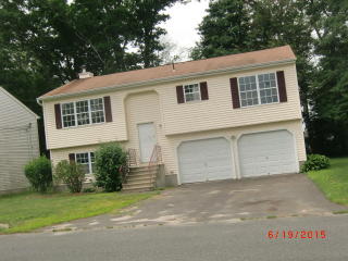 41 Woodglen Dr, Waterbury, CT 06705-3634