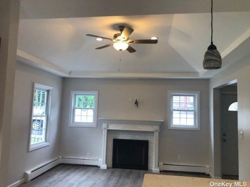 364 Vanderbilt Blvd, Oakdale NY  11769-2038 exterior