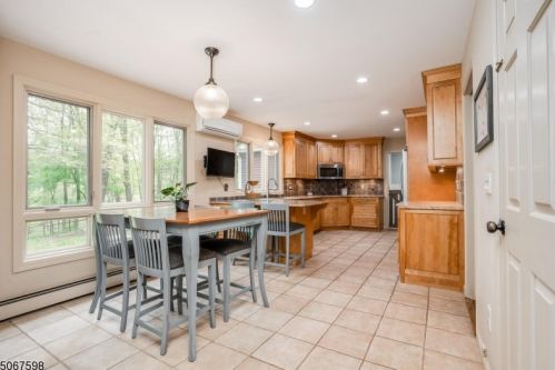 14 Pine Hill Rd, Annandale NJ  08801-3503 exterior