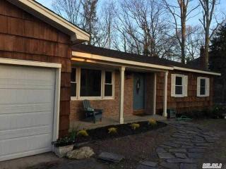 10 Little Hill Rd, Strongs Neck, NY 11733-2613