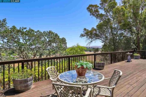 1030 Pine Meadow Ct, Pacheco CA  94553-4739 exterior