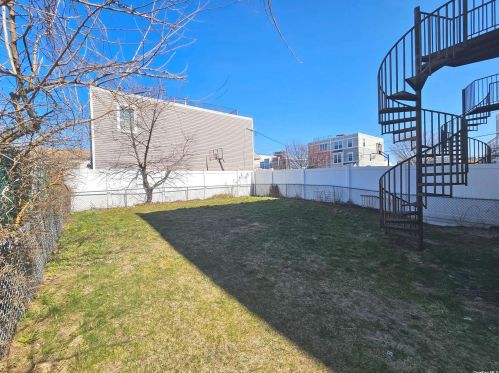 43-06 Rockaway Beach Blvd, Far Rockaway NY  11691-1515 exterior