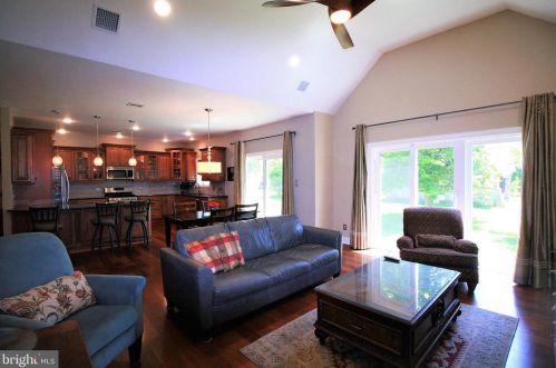 5 Middleton Dr, Trenton NJ exterior