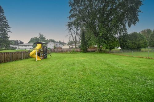 1511 Sandy Ln, Watertown WI  53098-1610 exterior