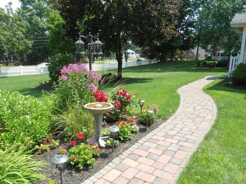 14 Elizabeth Ter, North Haven, CT 06473-2869