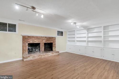 2827 Flagmaker Dr, Falls Church VA  22042-2204 exterior