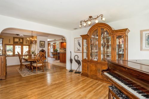 491 Thrift St, Hauppauge, NY 11779-6236