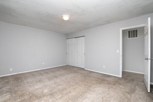 911 Fawnhill Dr, Covington KY  41017-9693 exterior