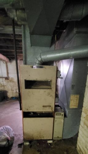 1403 Neshannock Blvd, New Castle PA  16105-2410 exterior