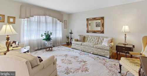 649 Main St, Shrewsbury, PA 17361-1717