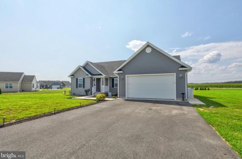 4 Highland Dr, Seaford DE  19973-4827 exterior