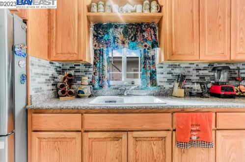 2708 Humboldt Ave, Oakland CA  94602-3635 exterior