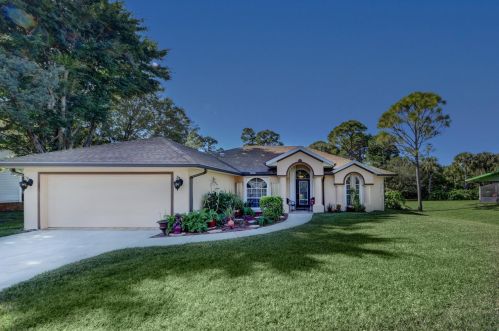 5513 Buchanan Dr, Fort Pierce, FL 34982-7419