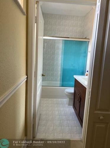 16800 36 Ct, Hollywood FL exterior