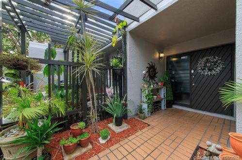 11301 16th Ct, Hollywood, FL 33026-4417