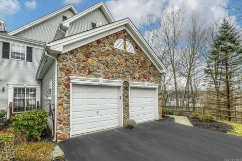 210 Woodlands Dr, Tuxedo Park, NY 10987-4818
