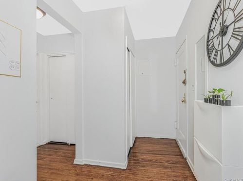 18 Lawrence Dr, White Plains, NY 10603-1355